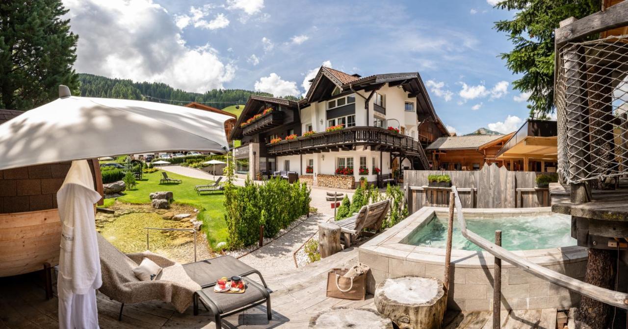 Chalet Elisabeth Dolomites Alpin & Charme Hotel Селва ди Вал Гардена Екстериор снимка