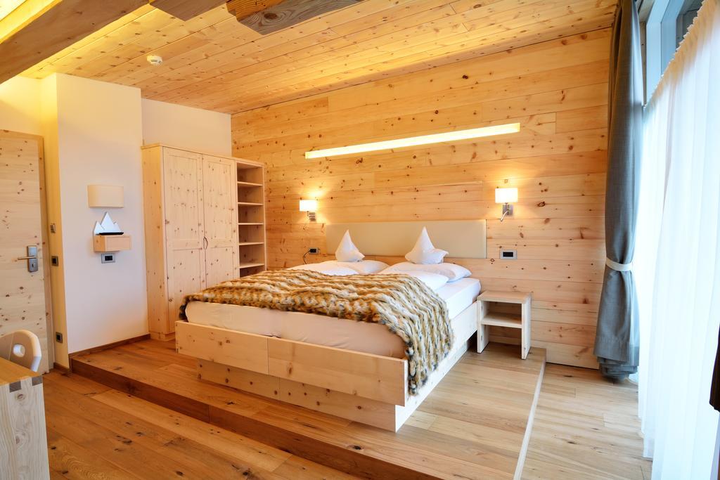 Chalet Elisabeth Dolomites Alpin & Charme Hotel Селва ди Вал Гардена Екстериор снимка