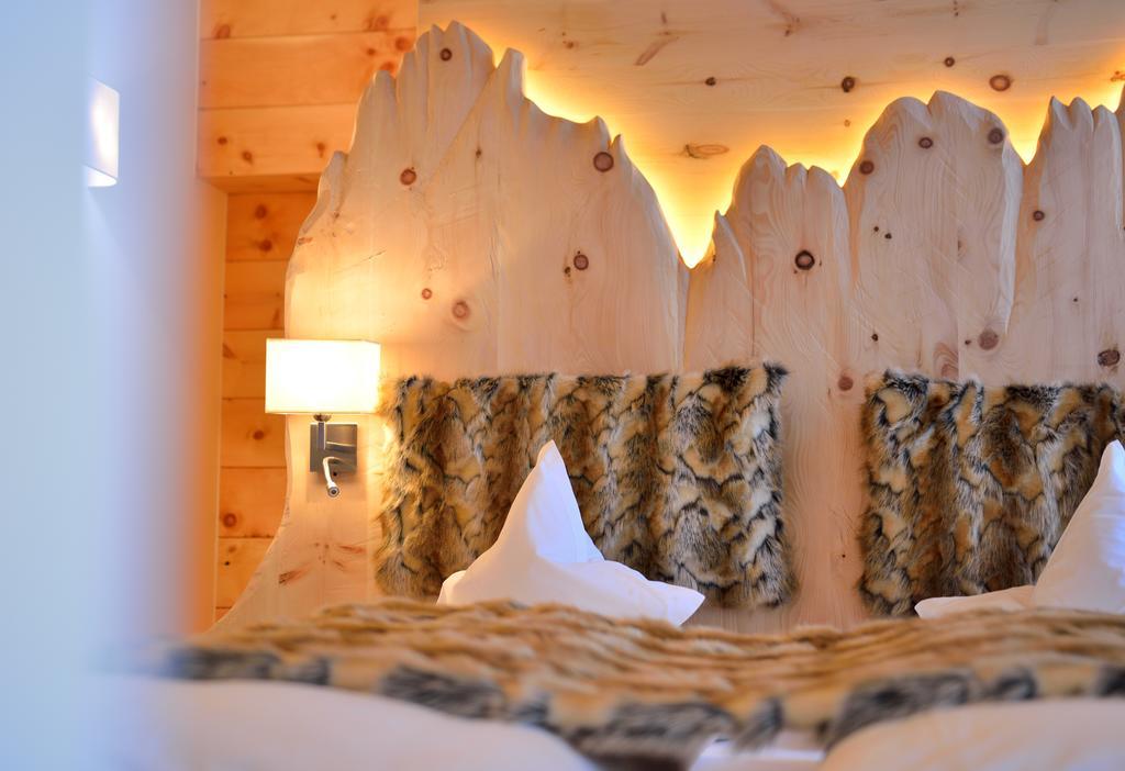 Chalet Elisabeth Dolomites Alpin & Charme Hotel Селва ди Вал Гардена Екстериор снимка