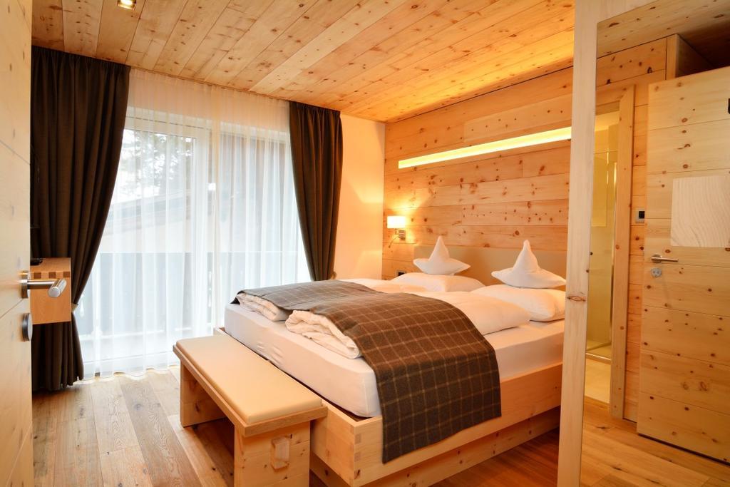 Chalet Elisabeth Dolomites Alpin & Charme Hotel Селва ди Вал Гардена Екстериор снимка